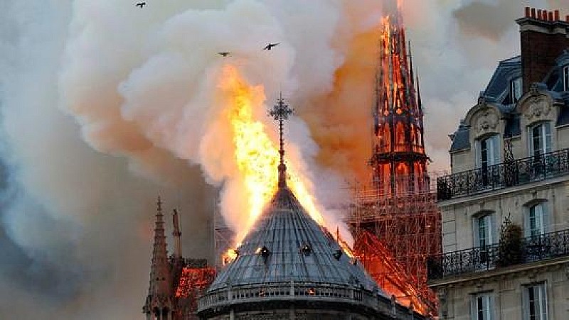 1_a_b_a-incendio-notre-dame