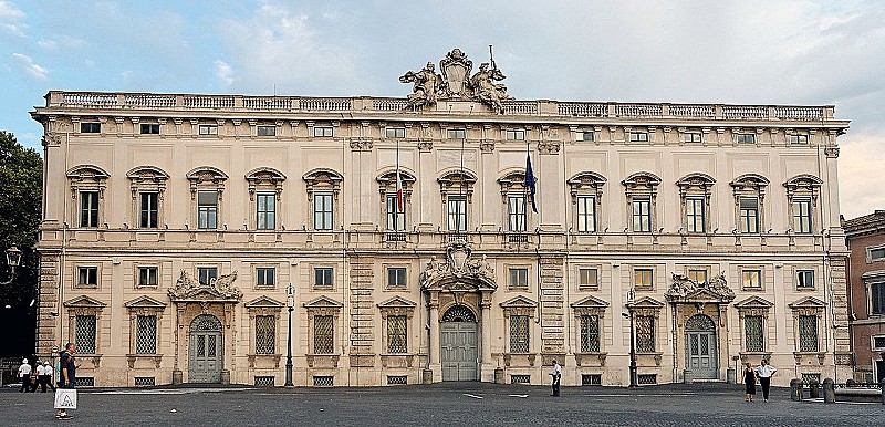 1280px-Palazzo_della_Consulta_Roma_2006