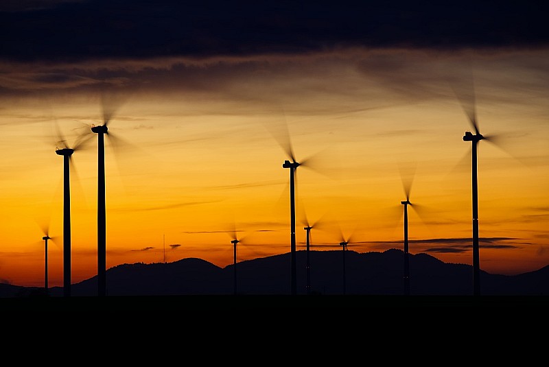 wind-turbines-2991696_1280