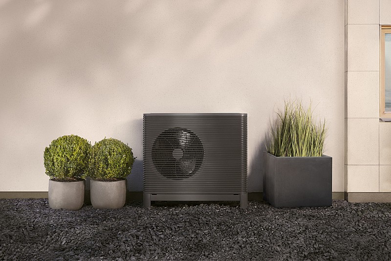 Aira Heat Pump Outdoor Unit Garden (1)