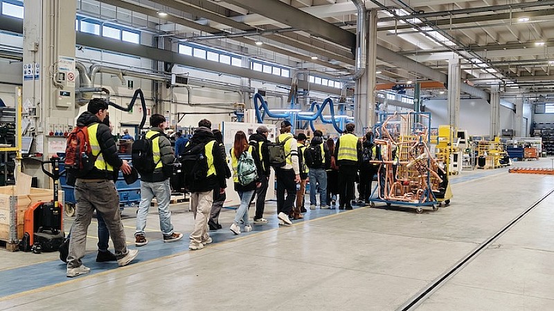 2025-01-23_Studenti del Politecnico di Milano che visitano lo stabilimento produttivo di Clivet 1