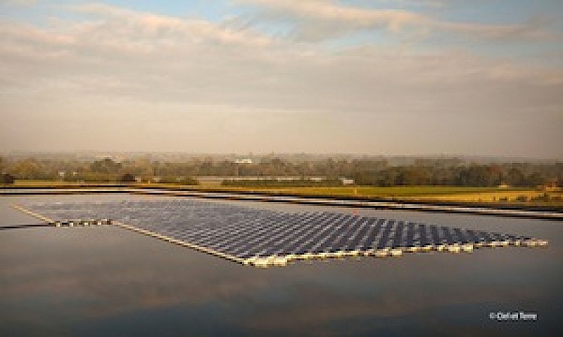 Floating PV_Reservoir at sunrise_Lowrez